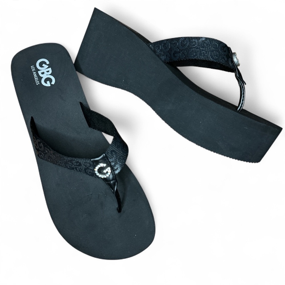 GBG Guess by Guess Los Angeles Black Platform Sandals